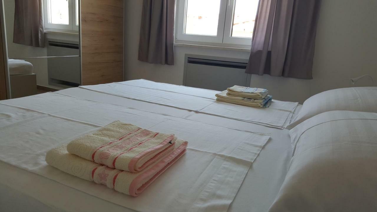 Apartmani Krajinovic Krk Town Dış mekan fotoğraf